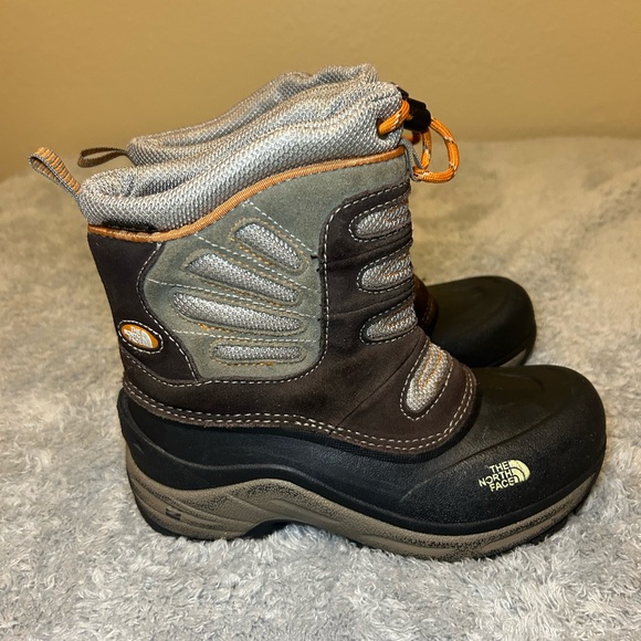 NEW The North Face 200 gr Insulation Waterproof Slip On Boots Boys, Size 3 - Picture 3 of 15